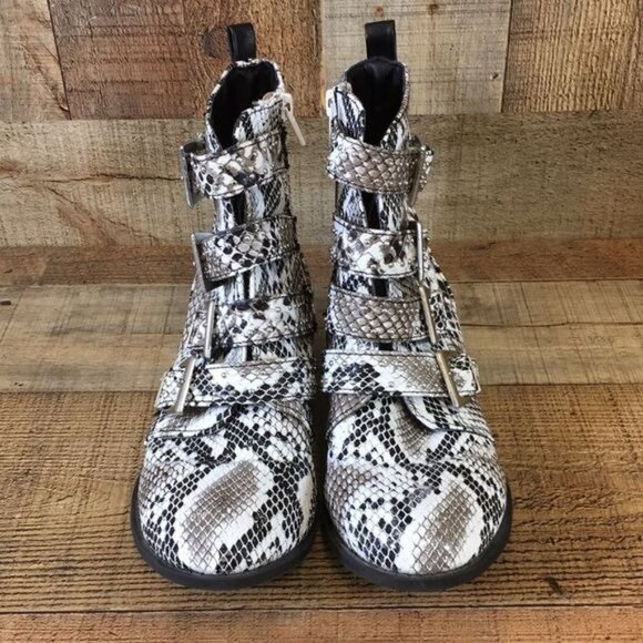 Qupid White‎ Black Snake Print Leather Ankle Booties Womens 7 Heeled Boots - Picture 8 of 13
